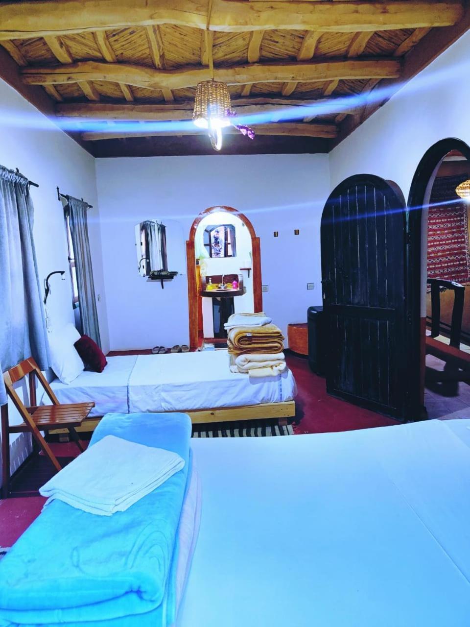 Riad Pizzeria Marhaba Akhendachou n'Ait Ouffi Exterior foto